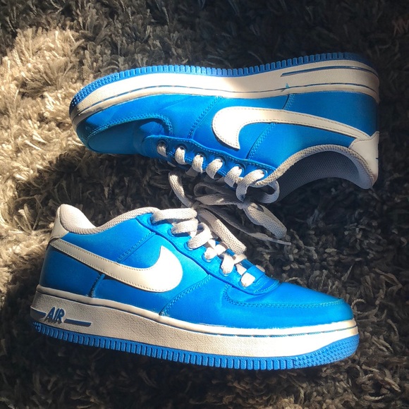 nike neon blue shoes